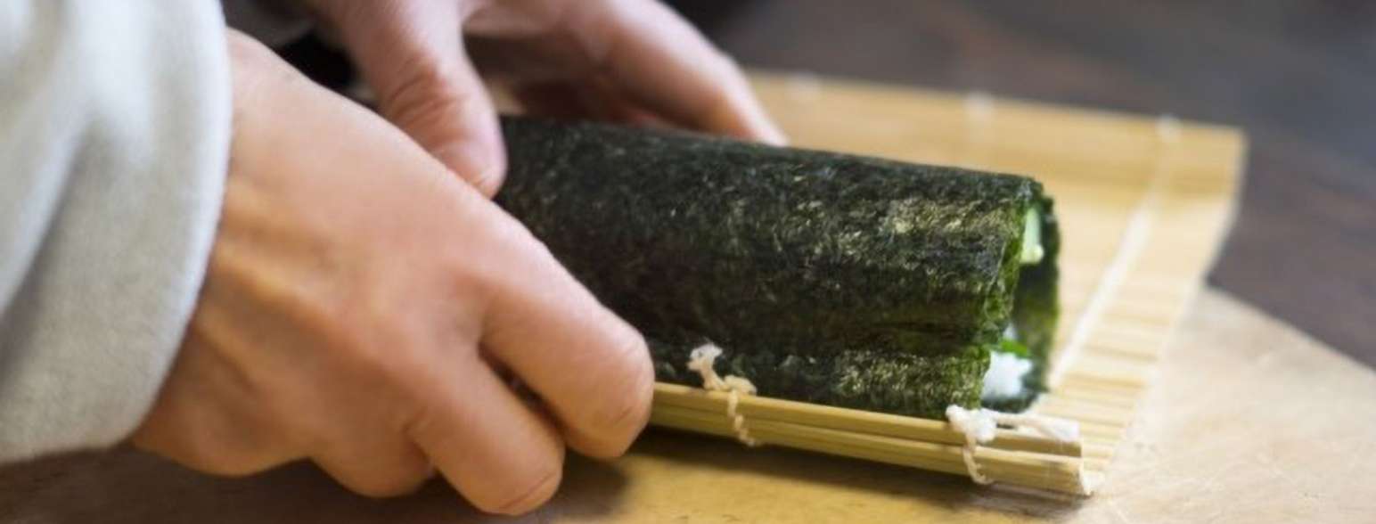 好きな具材を<br />
たっぷり入れたのり巻きずし！