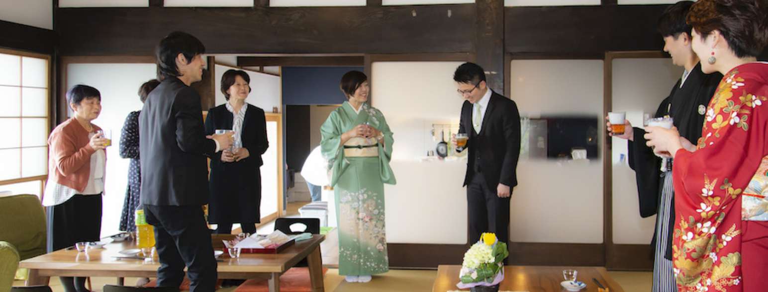 大切な仲間や家族と少人数の<br />
宿泊付きアットホーム挙式