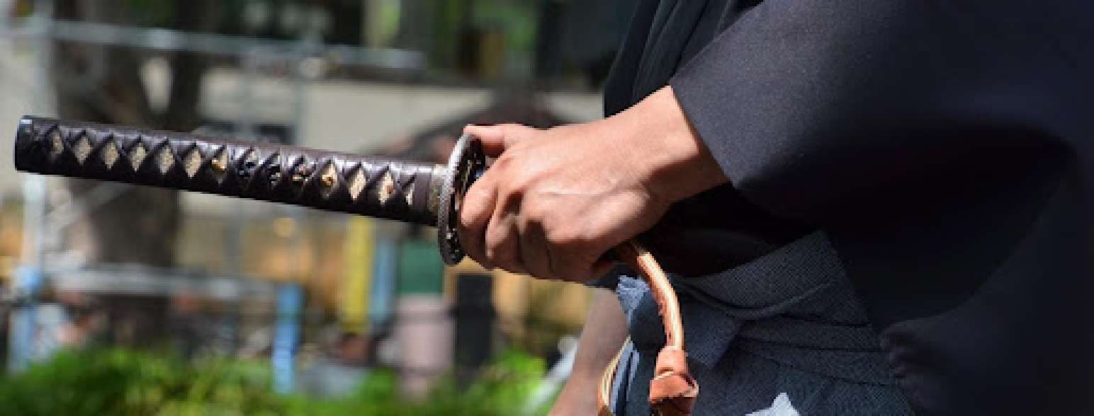 古民家×日本刀で<br />
時代劇の世界へ…